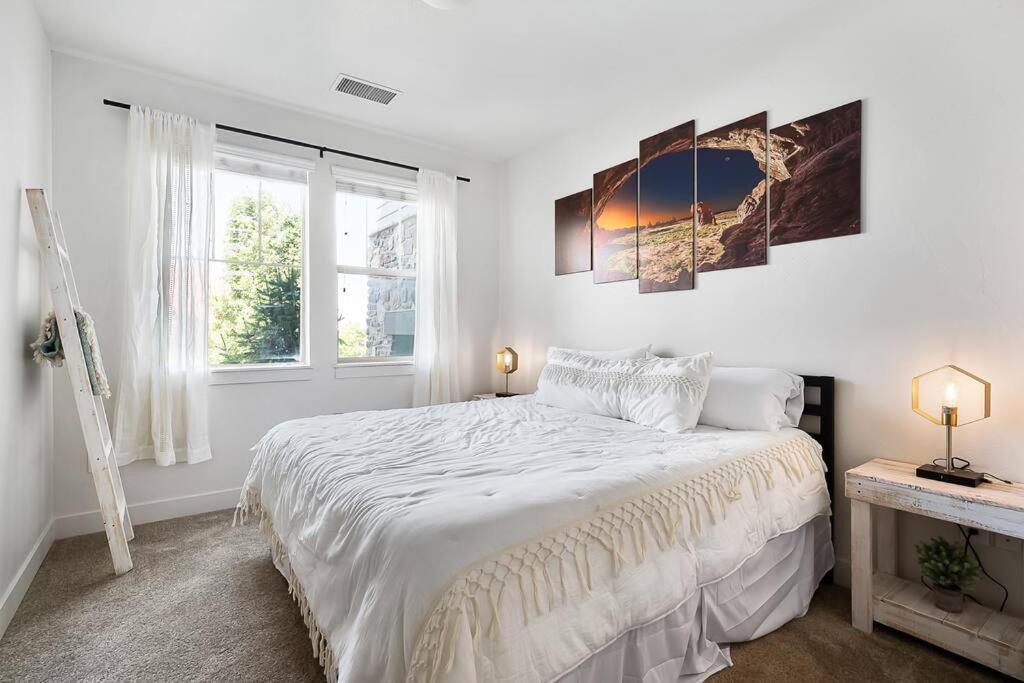 Bee Chic In Sojo W/Hot Tub+Gym+Local Ski Slopes South Jordan Bagian luar foto