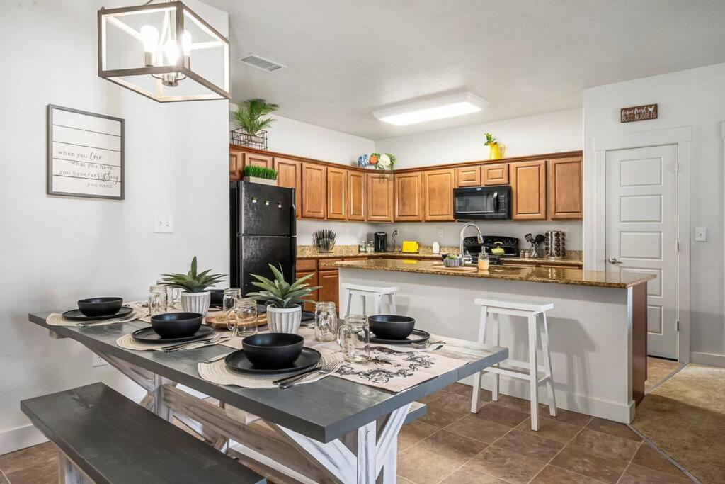 Bee Chic In Sojo W/Hot Tub+Gym+Local Ski Slopes South Jordan Bagian luar foto